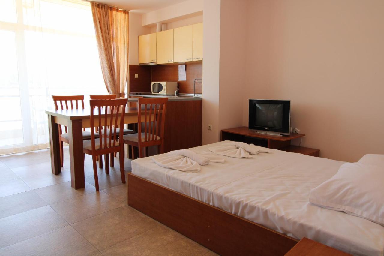 Menada Grand Kamelia Apartments ساني بيتش الغرفة الصورة