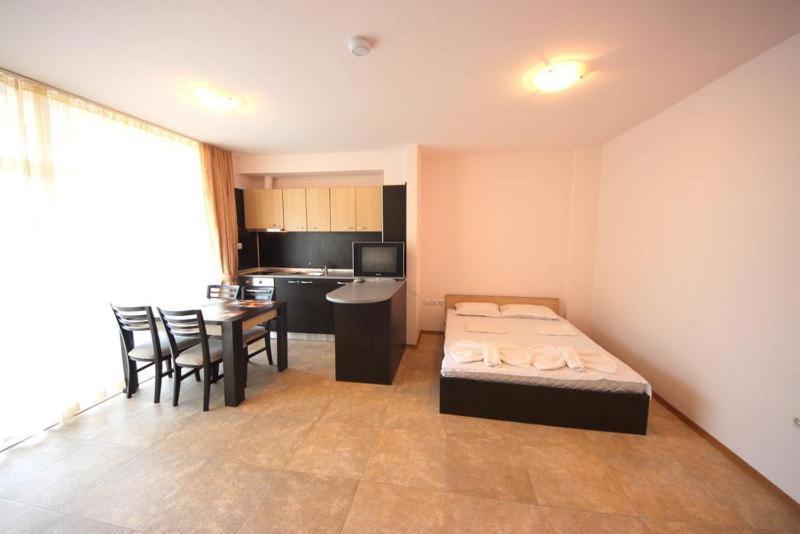 Menada Grand Kamelia Apartments ساني بيتش الغرفة الصورة