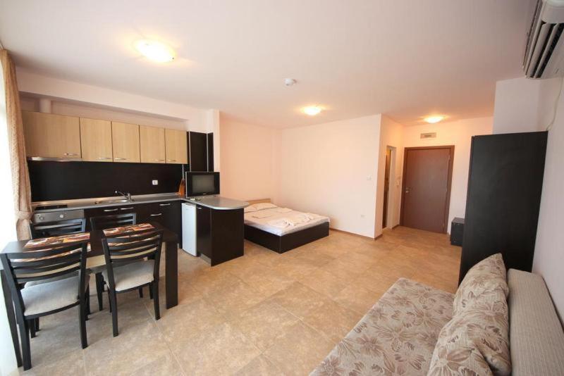 Menada Grand Kamelia Apartments ساني بيتش الغرفة الصورة
